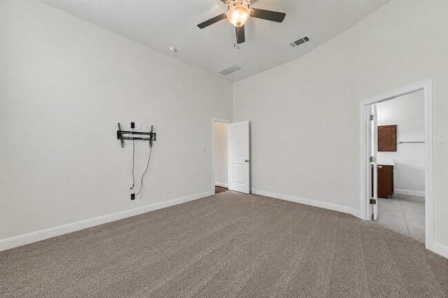 Building Photo - 5725 Viejo Dr