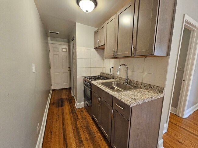 Building Photo - 4837 N Kimball Ave