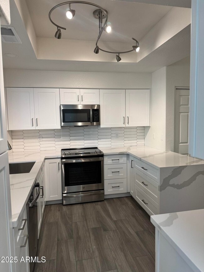 Building Photo - 7960 E Pepper Tree Ln