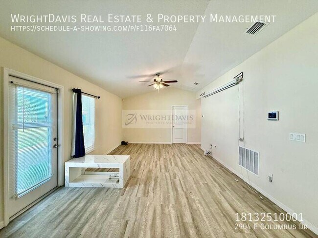 Building Photo - 2904 E Columbus Dr