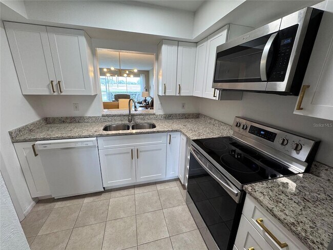 Building Photo - 6999 W Country Club Dr N