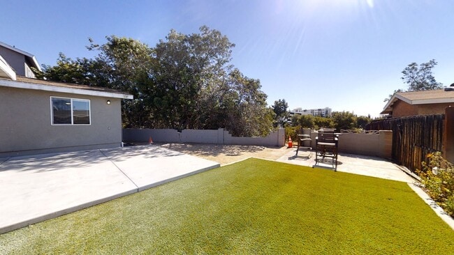 Building Photo - 7BD/3BA, Big Driveway!! (Lease out, pendin...