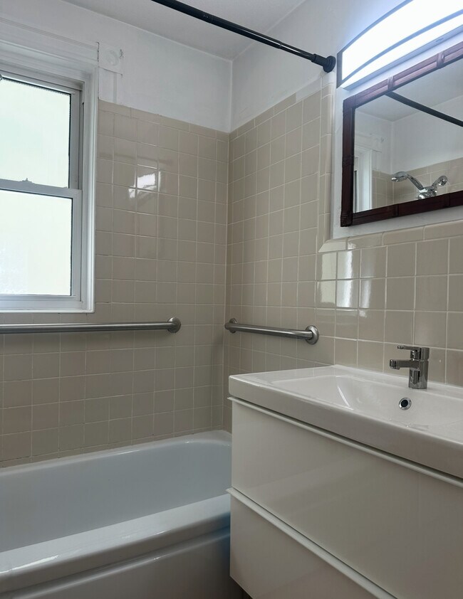 Building Photo - 369 Savin Hill Ave