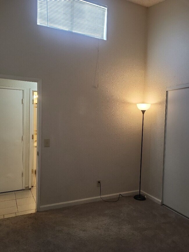 Building Photo - 2100 Highview Ct