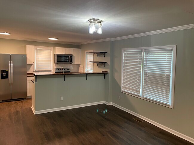 Building Photo - 820 Hamrick St