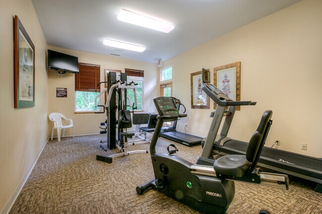 Building Photo - Beautiful 3 Bedroom Bordeaux Condo with 2 ...