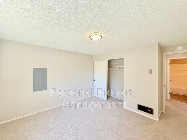 Building Photo - 506 E 34th St