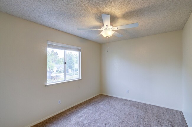 Building Photo - 1761 E Jordan Ave