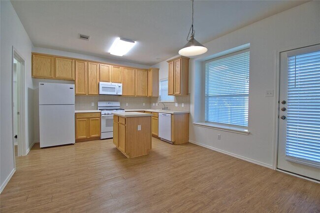 Building Photo - 3112 Blue Ridge Dr