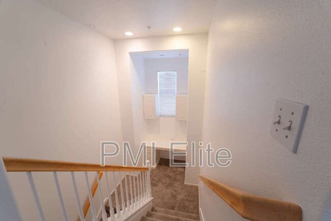 Building Photo - 28254 Canterbury Ct