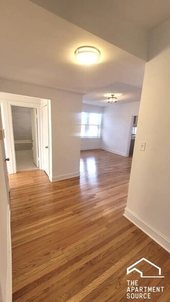 Building Photo - 1107 N Avers Ave