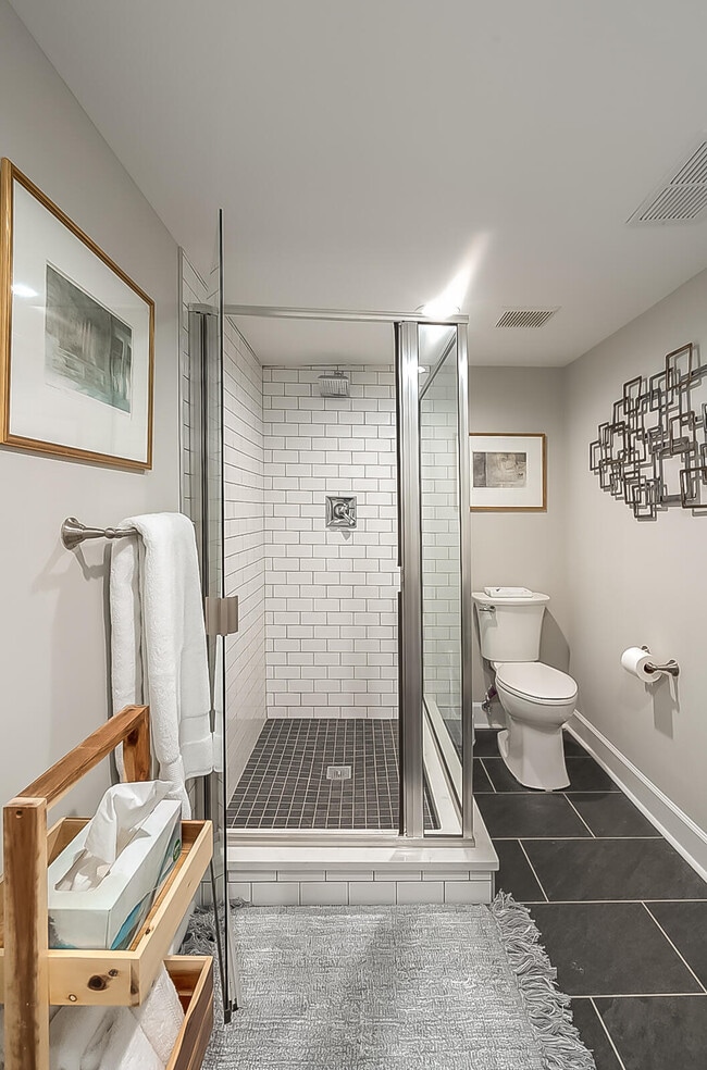 Building Photo - 612 Shelby St