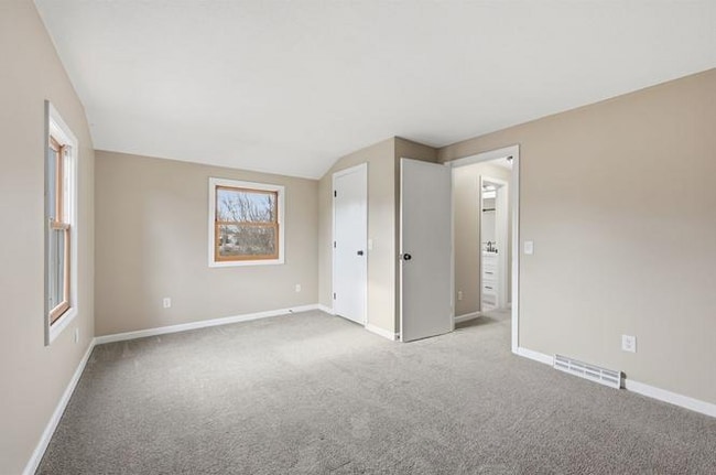 Building Photo - 10 Woodcrest Rd