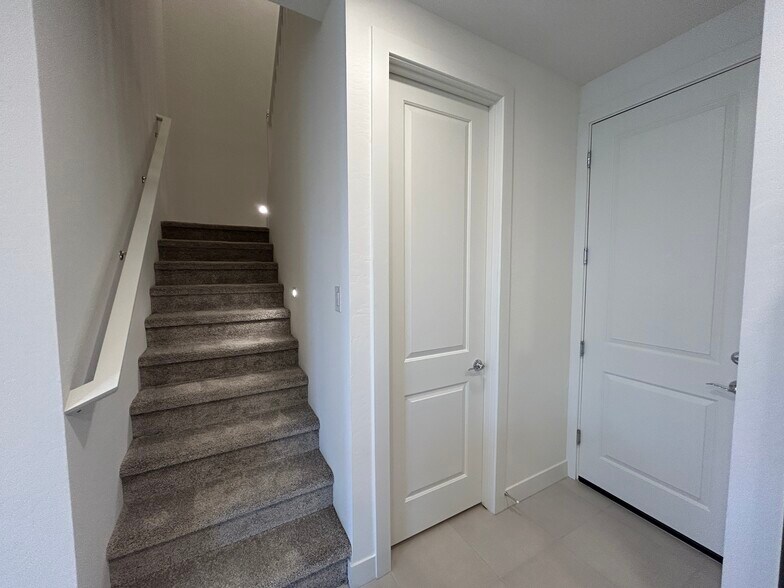 Building Photo - 2121 W Sonoran Desert Dr