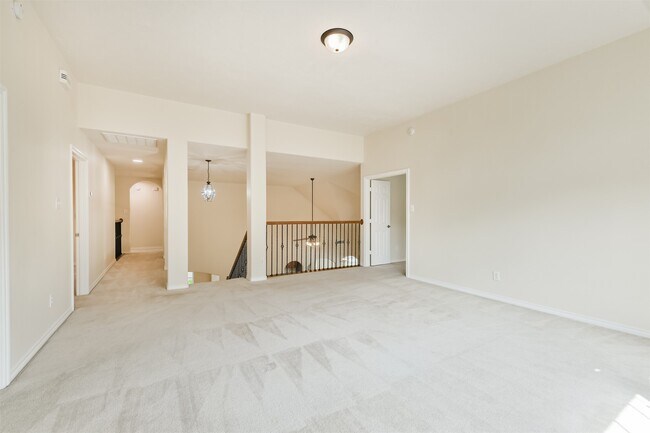 Building Photo - 11918 Mariposa Canyon Dr