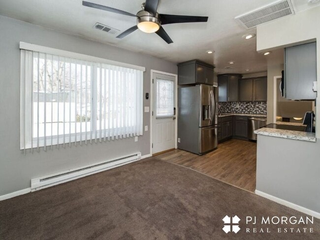 Building Photo - 3 bedroom, 1.5 bath House For Lease - open...