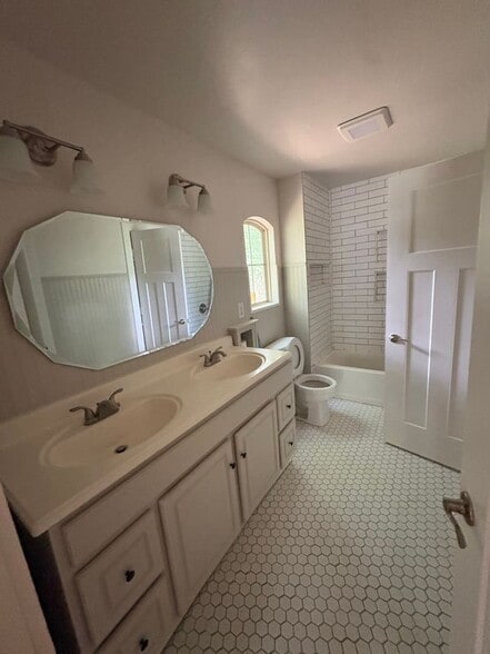 Building Photo - 2509 Osage St