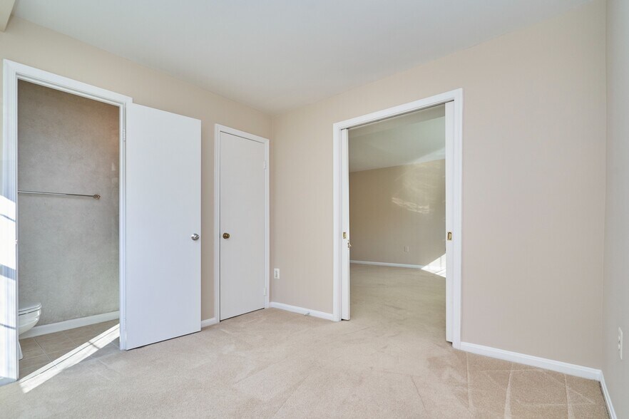 Building Photo - 8038 Sleepy View Ln