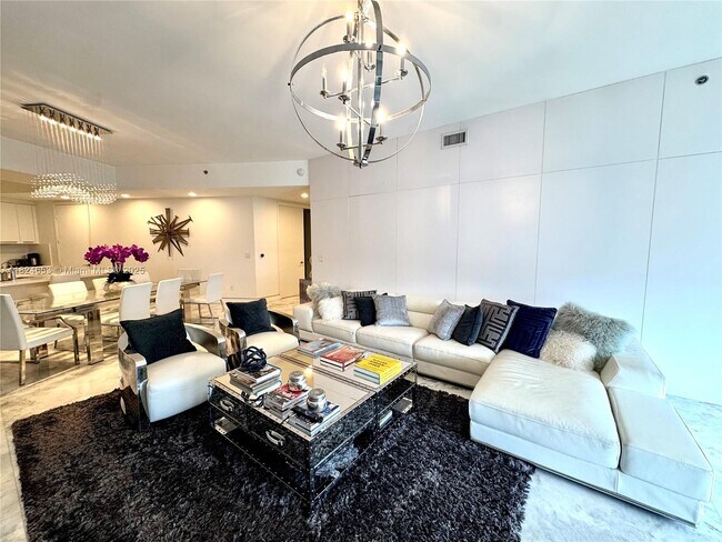 Building Photo - 16001 Collins Ave