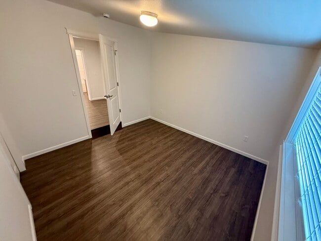 Building Photo - 1329 Elm St