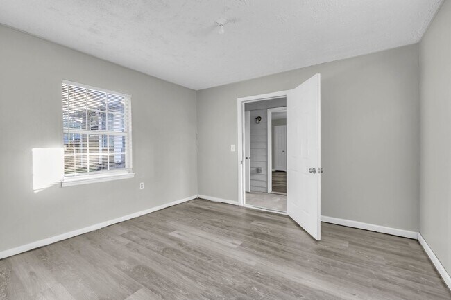 Building Photo - Welcome to your beautifully refreshed home in Hampton, where comfort, style, and convenience come...