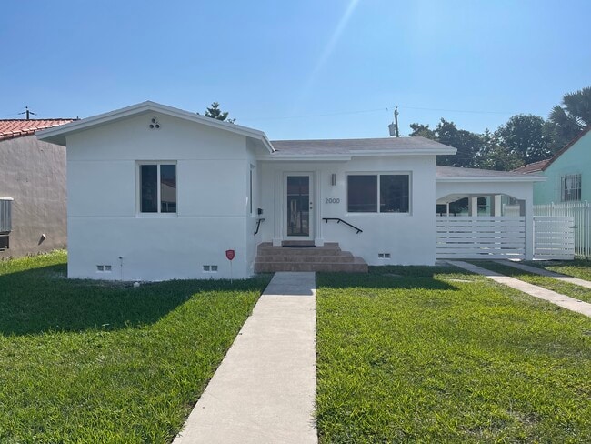 Building Photo - 2000 SW 17th St