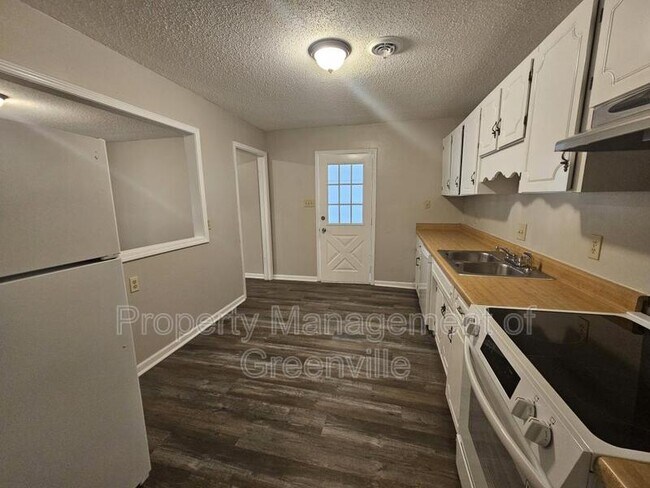 Building Photo - 510 Woodside Ln