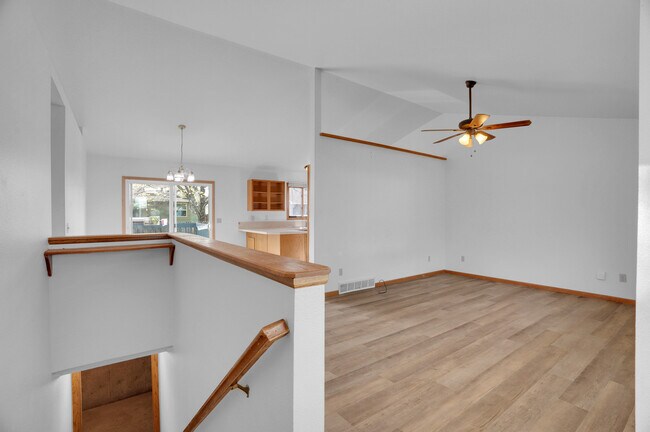 Building Photo - 866 S Buckeye Dr