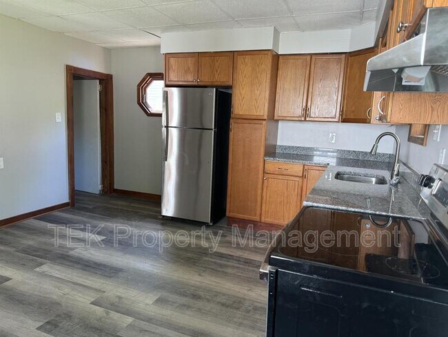 Building Photo - 126 Parsells Ave