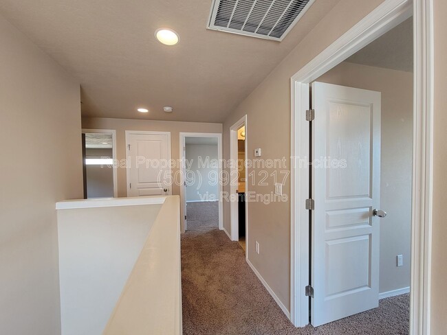 Building Photo - 533 Jordan Ln