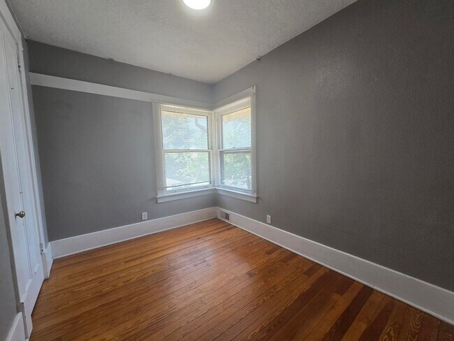Building Photo - 1617 11th Ave