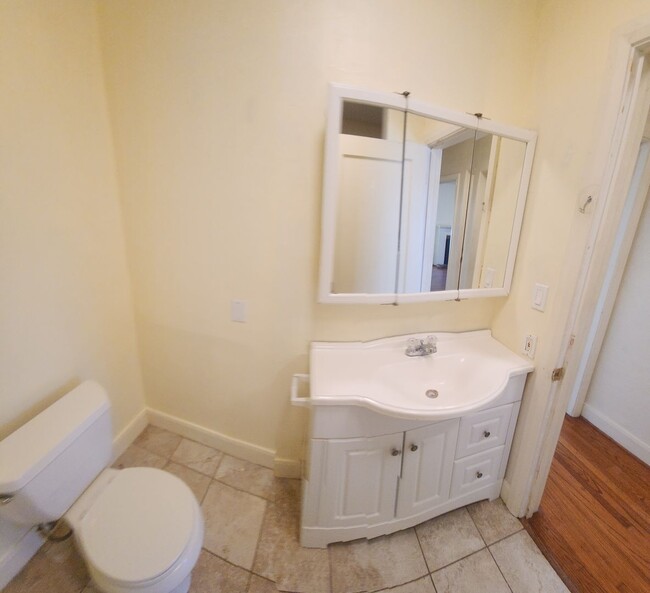 Building Photo - 7 Bedroom 3 bath home close to POLY!!!!