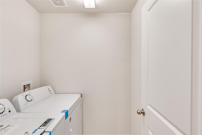 Building Photo - 125 Comet Pointe Dr