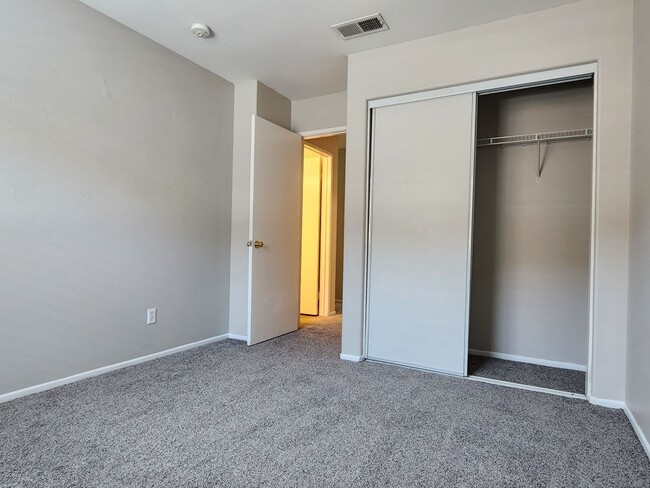 Building Photo - Great Single Story Home McVicker Canyon Hi...