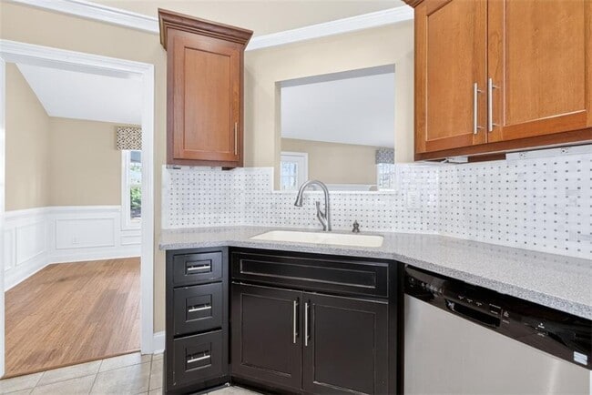 Building Photo - 135 Saltcreek Point NE