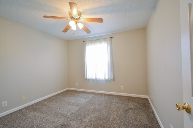 Building Photo - 1023 Shadow Ridge Ave