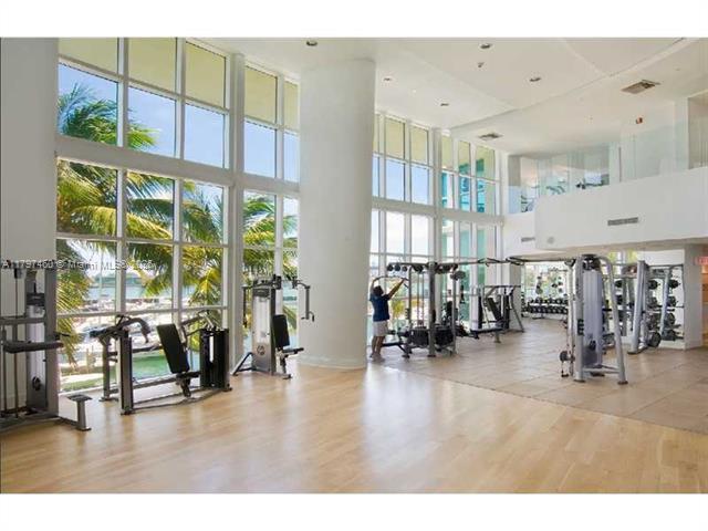 Building Photo - 1000 S Pointe Dr