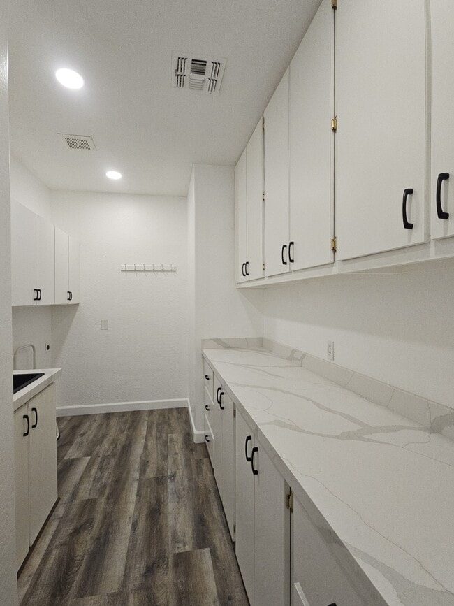 Building Photo - 1701 E Kramer St