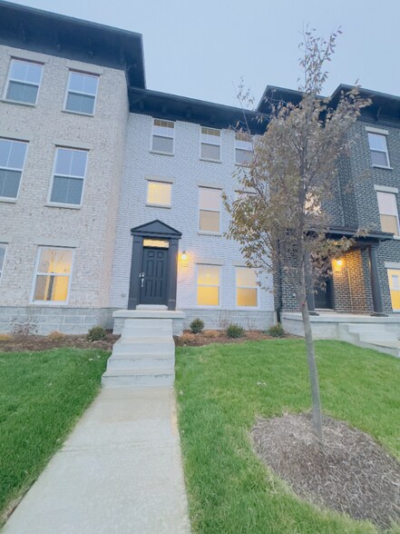 Building Photo - 4883 Gilbert Dr