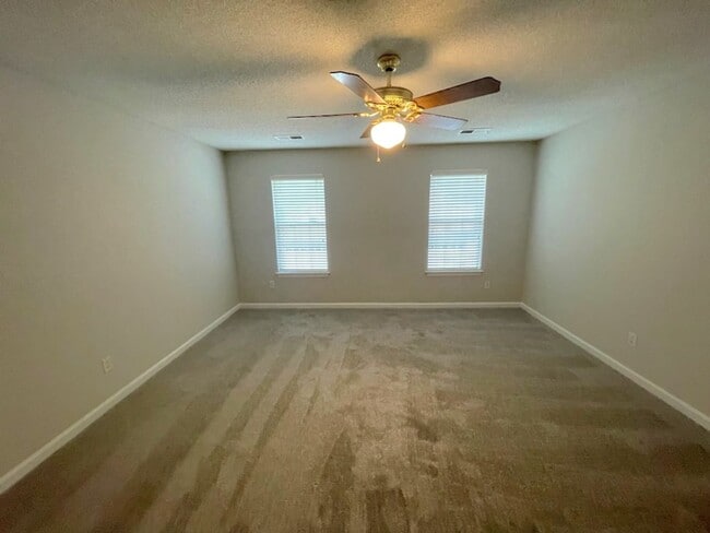 Building Photo - FIRST MONTH HALF PRICE! Beautiful town house in Collierville!