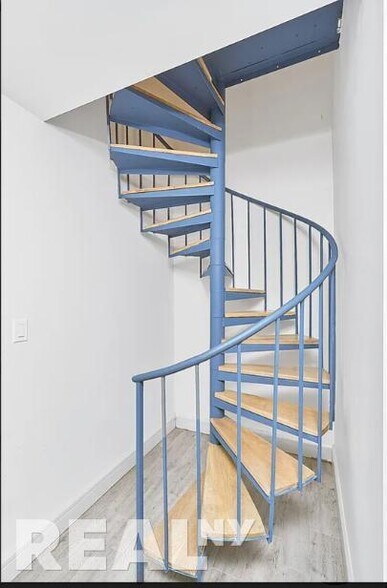 Building Photo - 56 Frost St