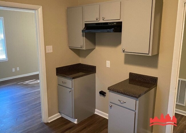 Building Photo - 1246 Holliday St