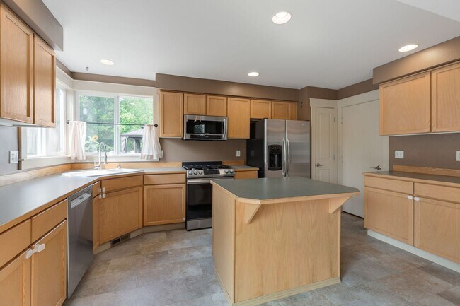Building Photo - 3bdrm + Office/Den, 2.25 Bath,1664 sq ft, 2 car garage, Backs to Greenbelt! Lk Stevens Schools!