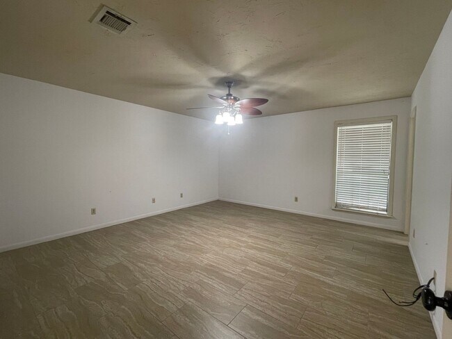 Building Photo - 920 Shumard Oak St