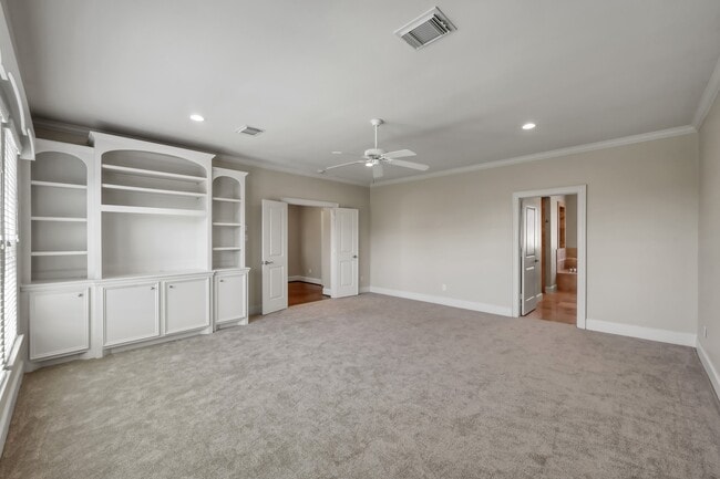 Building Photo - 2101 Elmen St