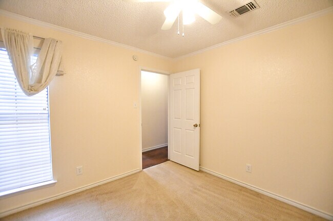 Building Photo - 4056 La Costa Ct