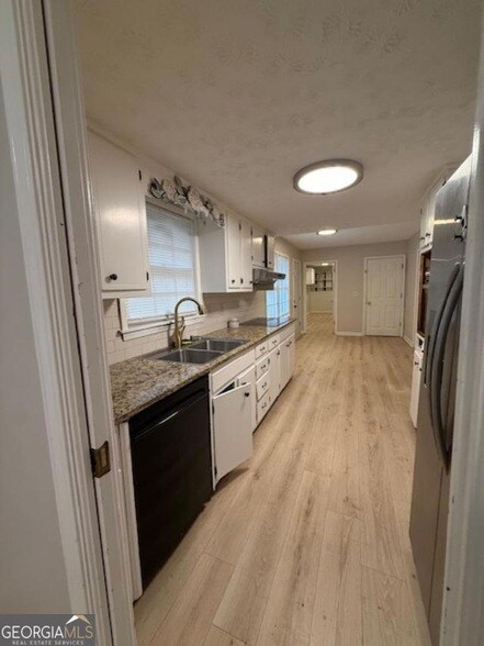 Building Photo - 977 Bramwell Ln