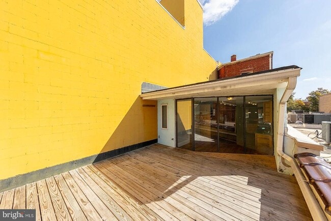 Building Photo - 7 N Loudoun St