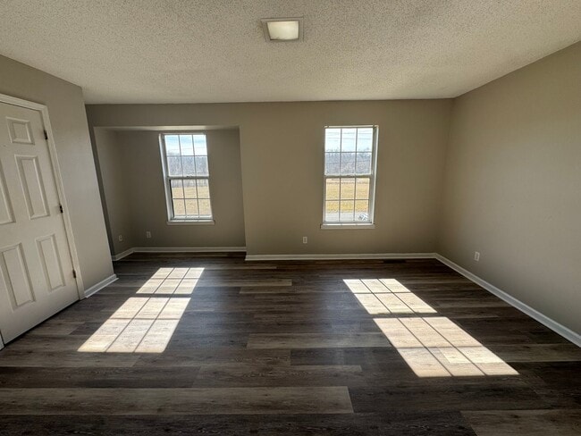 Building Photo - Townhouse in Murray