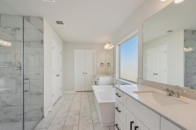 Building Photo - 112 Comet Pointe Dr